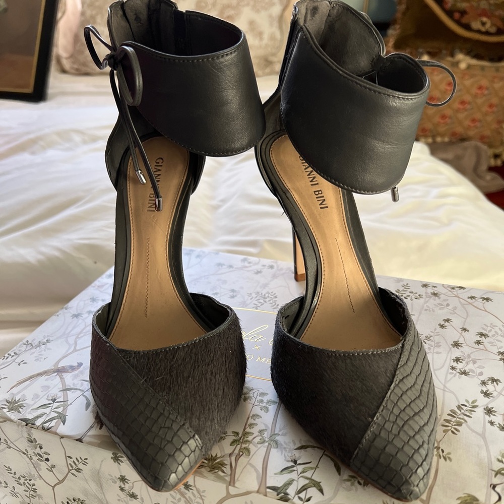 Grey Heels Gianni Bini